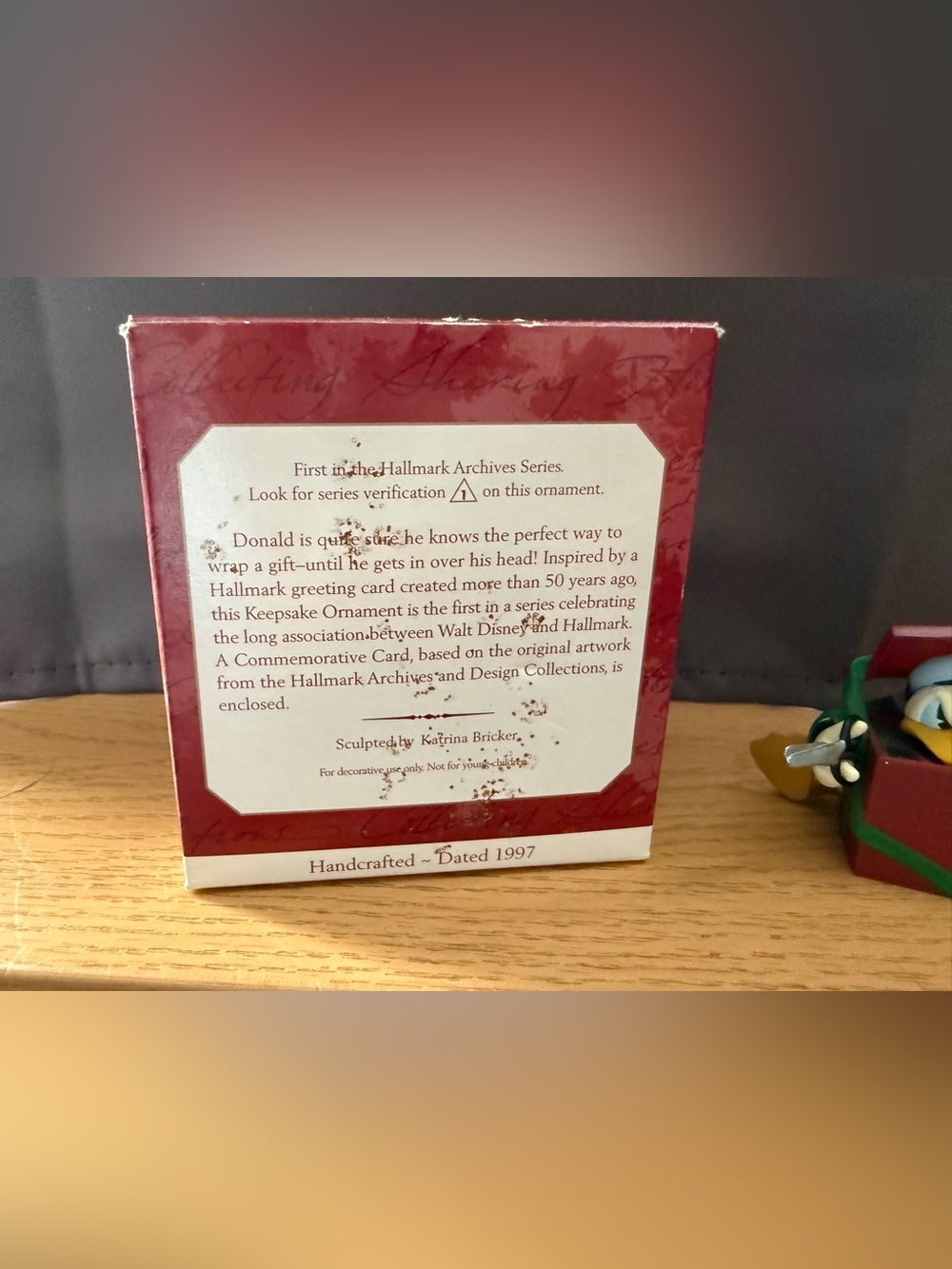 Donald Duck Hallmark Keepsake Ornament 1997 Donald’s Surprising Gift - Picture 7 of 9
